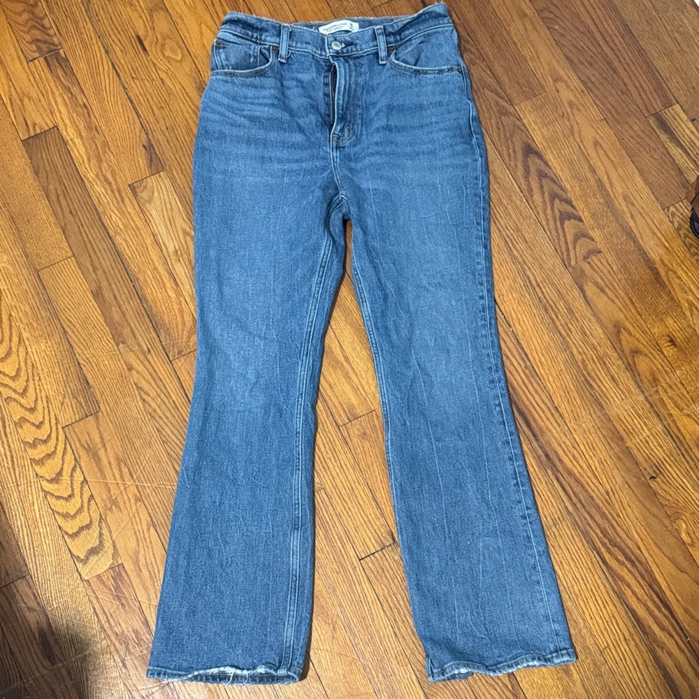 Abercrombie & Fitch The 70’s Vintage Flare and Ultra High Rise Jeans, Size 28S.